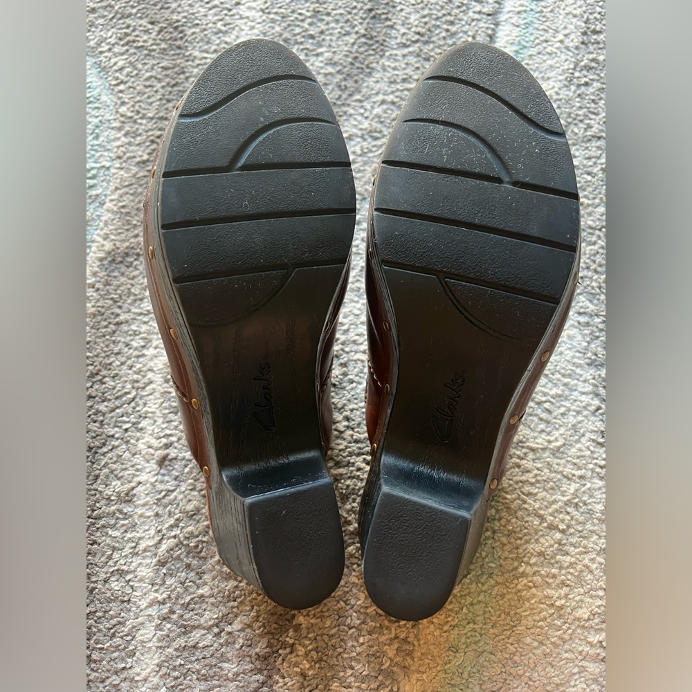 Clarks size 9 Brown Heel Clogs - Picture 4 of 5